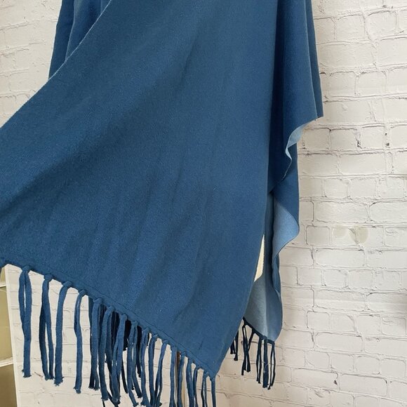 Chico's One Size Reversible Knit Cape Blue Cotton Blend Shawl Wrap Fringe - Picture 3 of 6